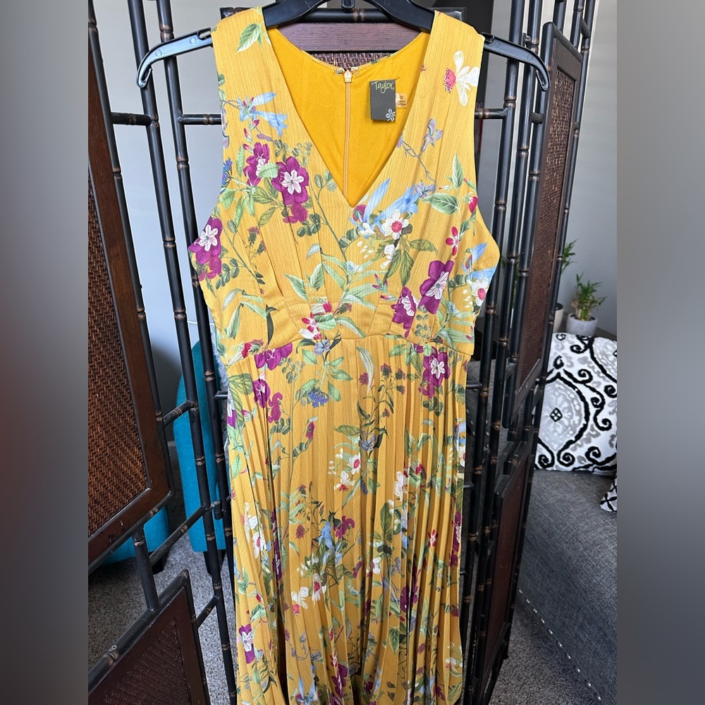 Beautiful Taylor sundress sz10, 1x wear